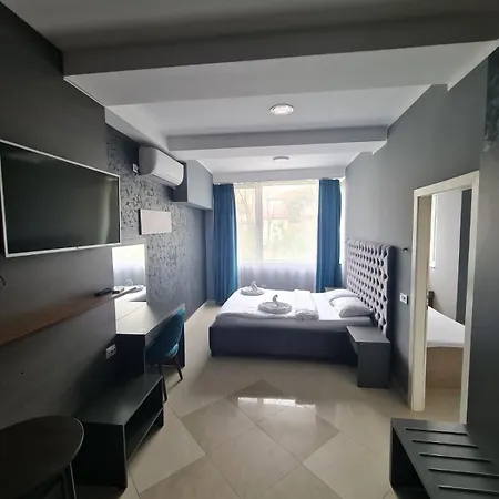 Fama 4* سكوبجي